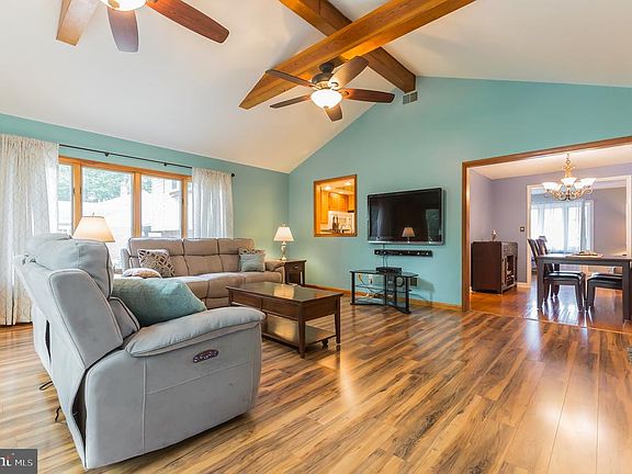 4th image of 2022 Floral Dr