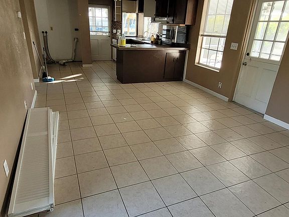 3rd image of 493 Palm Ave