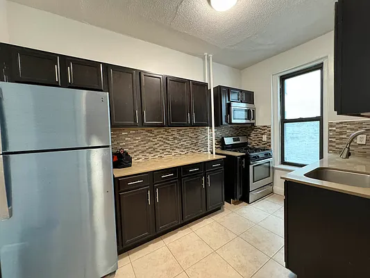 Rented by Hillel Realty Group | media 10