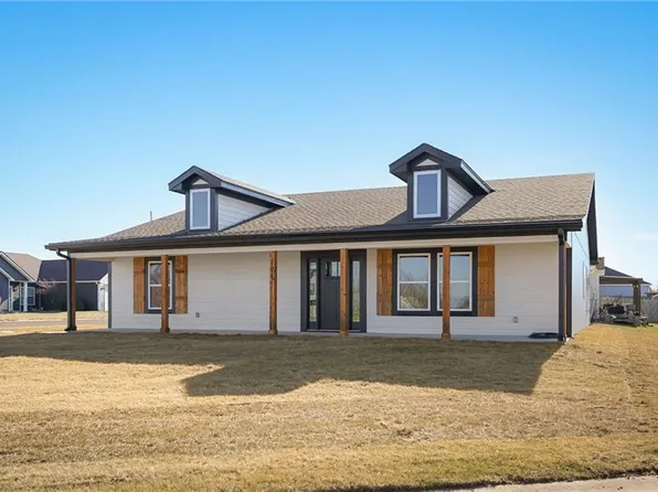 704 Colony Ave, East Lynne, MO 64743