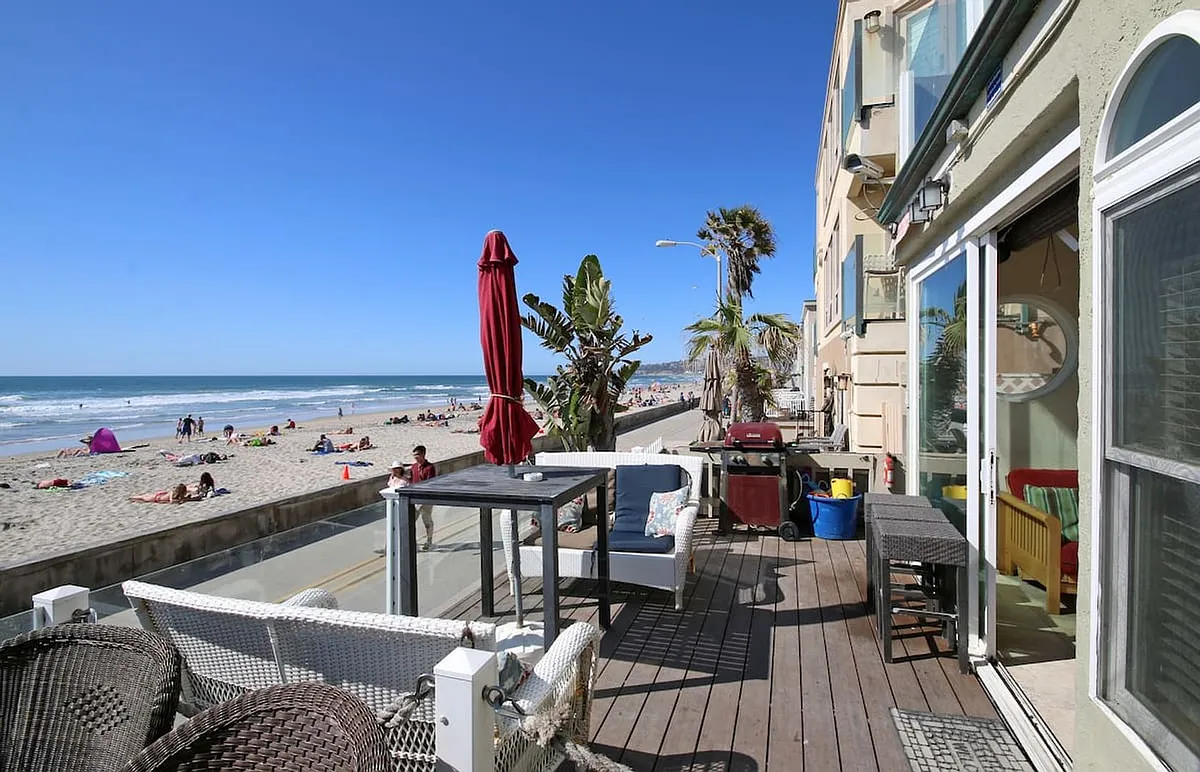 Building Photo - 3239 Ocean Front Walk