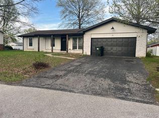 8 Carol Dr, Waterloo, IL 62298