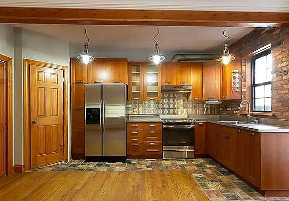 4th image of 118 16th St #14