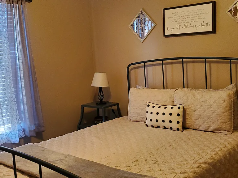 4453 W Portland St — Photo 18