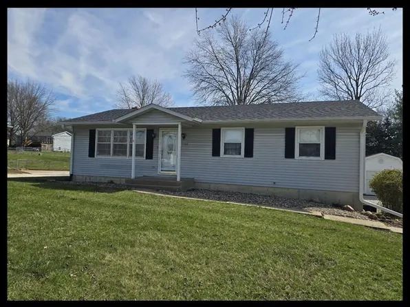 1104 Benton Dr, Macon, MO 63552