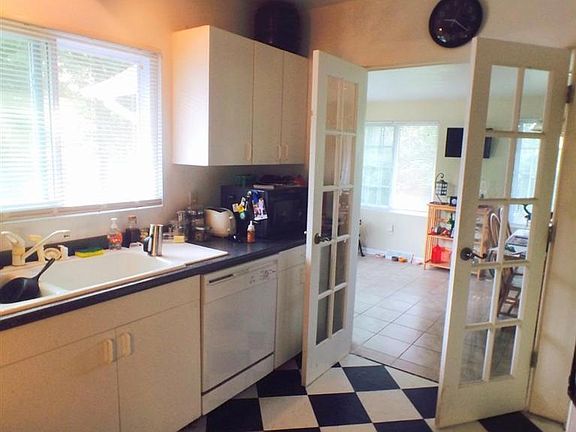 4th image of 1236 Marion Ave