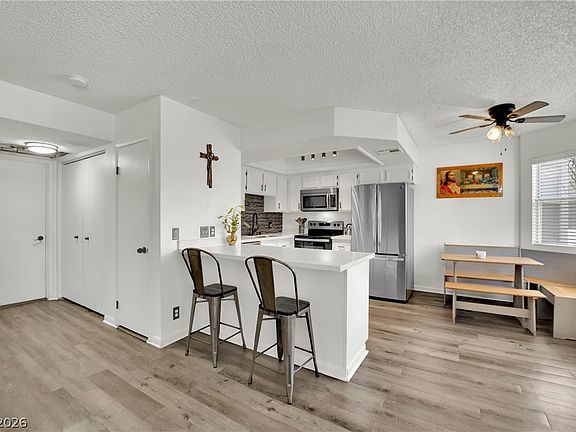 2nd image of 929 Rockview Dr Unit 202