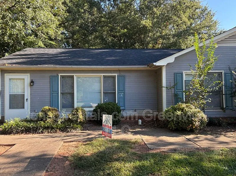 2 bed, 1.0 bath, $1,050 — Photo 1