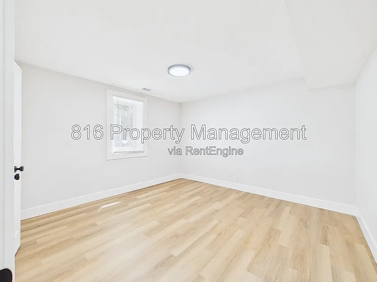 9524 Manning Ave — Photo 23