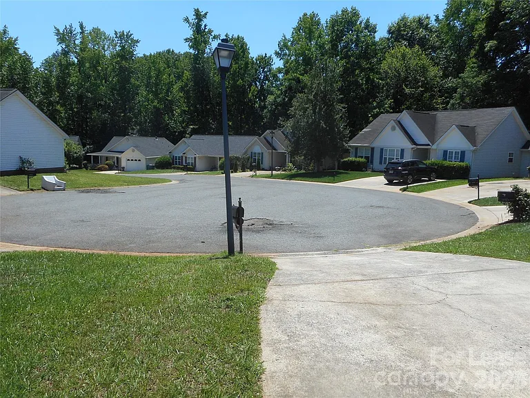 5901 Meadow Hill Dr — Photo 17