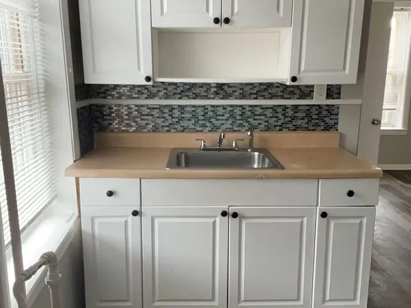 93 Lyman St, Holyoke, MA
