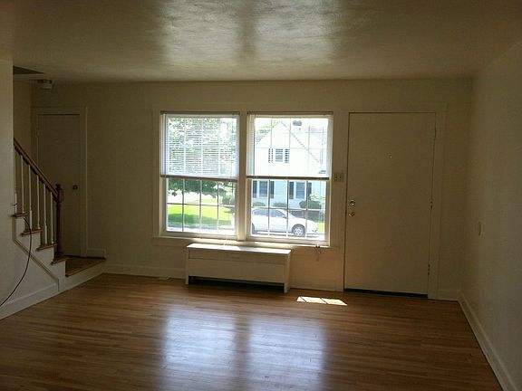 2nd image of 901 Chestnut Dr #A