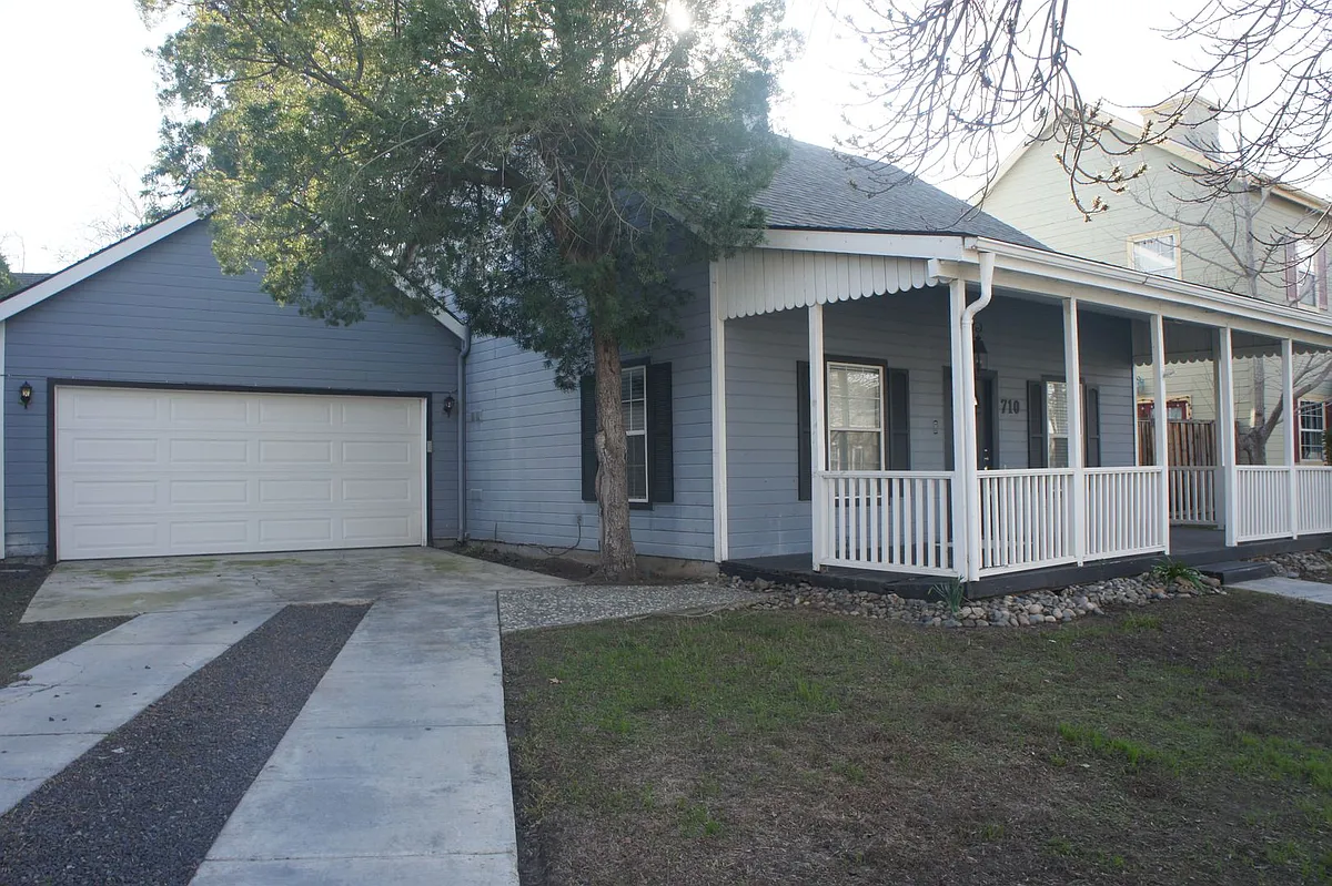 Building Photo - 710 Heritage Pl