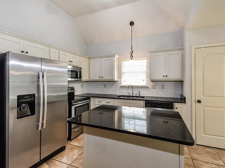 2639 Cherry Tree Dr — Photo 7