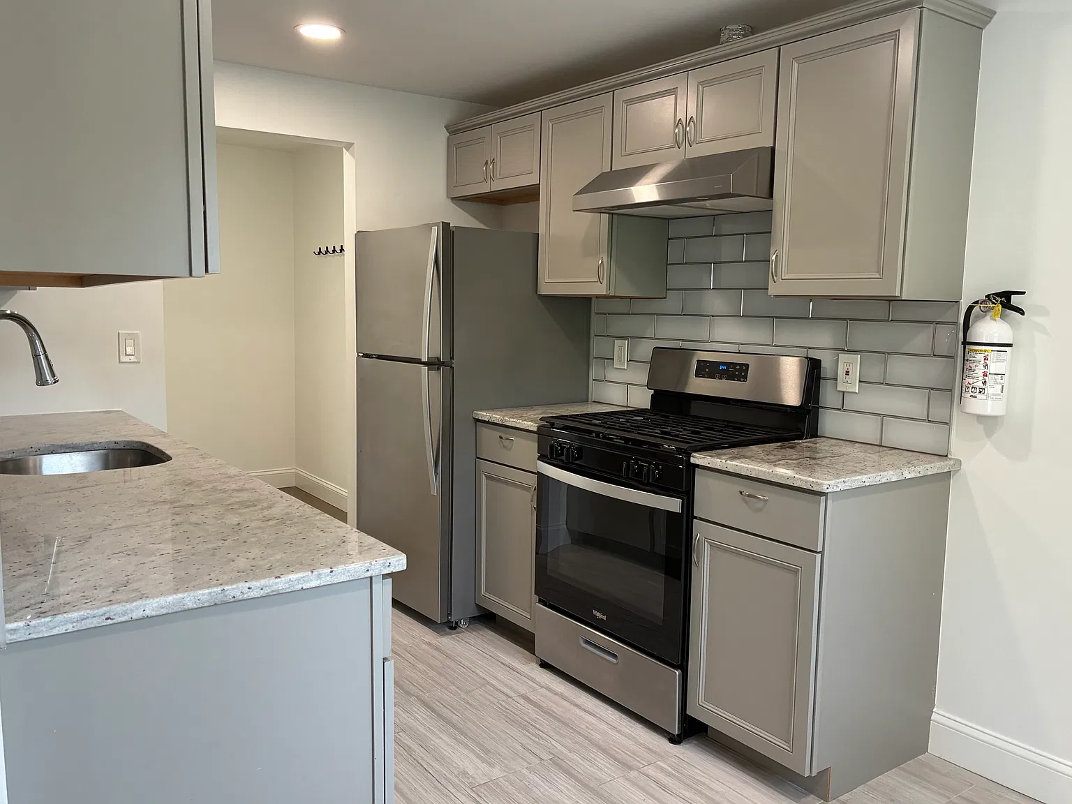 1 bed, 700 sqft, $2,200 — Photo 2
