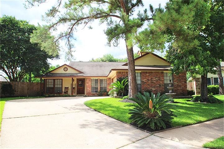 1st image of 8619 Greenleaf Lake Dr