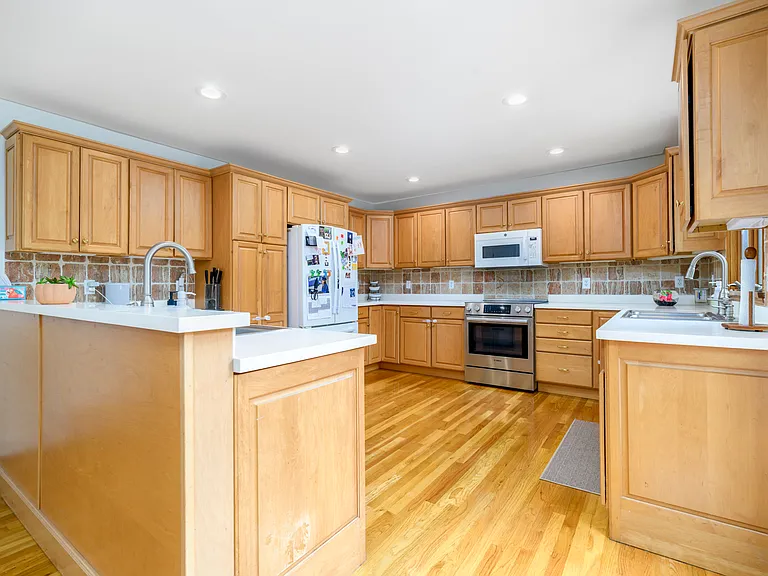44 Newfield Ct — Photo 6