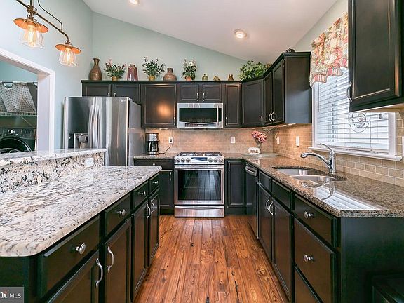 5th image of 141 Copperstone Ct