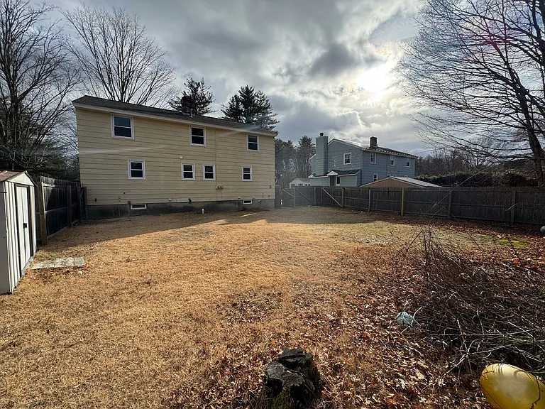 10 Hardy Ave — Photo 20