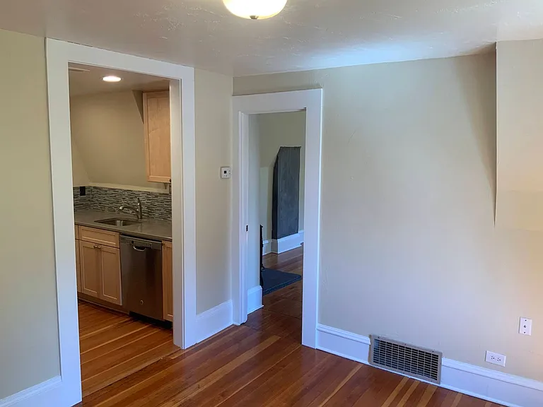 1006 W 12th Aly — Photo 23
