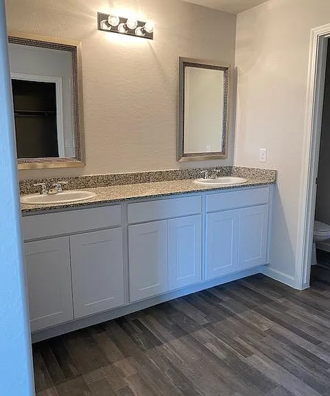 797 S Silvercreek Ln — Photo 2