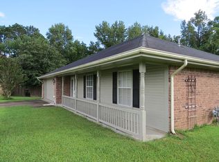 1903 Cotton Wood St, Deridder, LA 70634