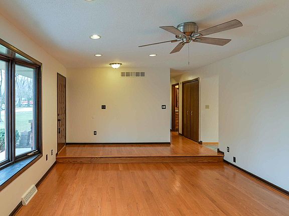 4th image of 211 Geddes Ave