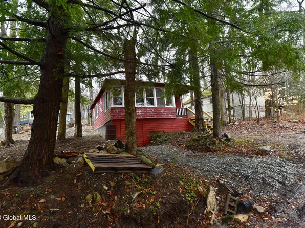 4 Clark Street, Middle Grove, NY 12850