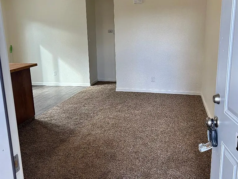 1218 Humboldt Ave — Photo 6