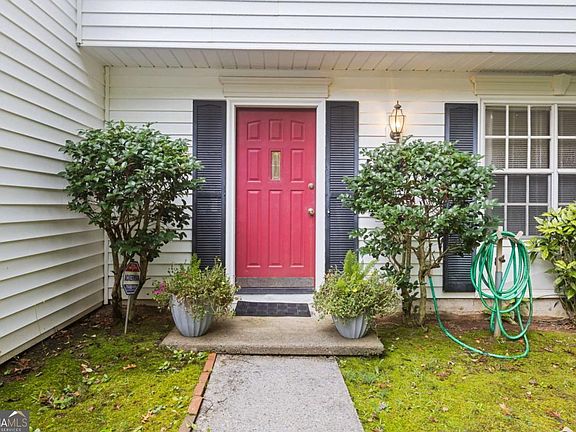 3rd image of 3857 Peachtree Corners Cir