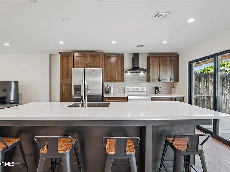 1726 N 74th Pl — Photo 10
