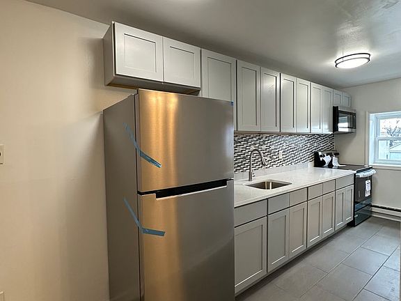 5th image of 380 Somerset St #12