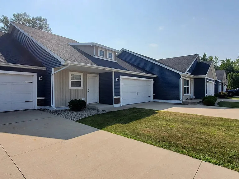 Perry Creek Townhomes - Midland, MI — Photo 30