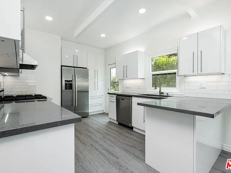 8718 Rosewood Ave — Photo 15