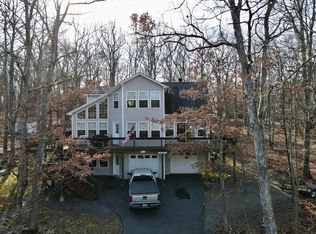 136 Maple Leaf Rd, Lackawaxen, PA 18435