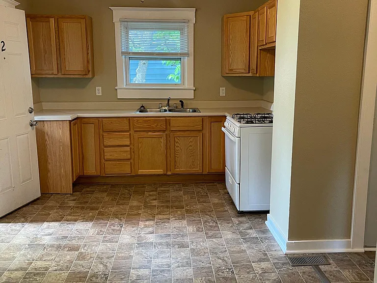 447 Barth Ave SE #2 — Photo 7