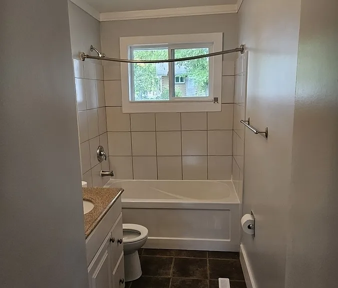 333 Elphinstone St — Photo 16