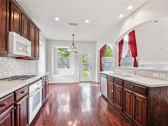 4th image of 7215 Canary Ln
