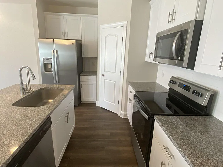 1550 Olympic Ln — Photo 9