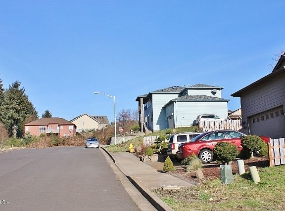 3rd image of 4640 NE Tide Ave