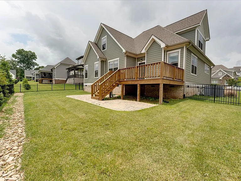 2318 Large Oak Dr — Photo 36