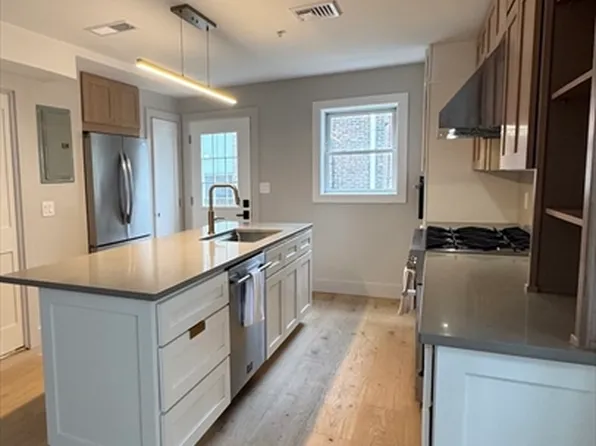 122 W 7th St #E, Boston, MA 02127