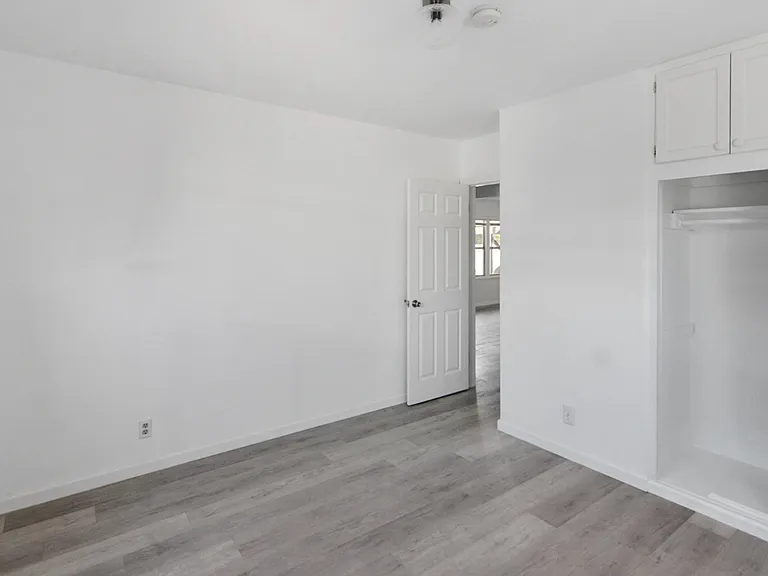 20533 Vanowen St #2 — Photo 4