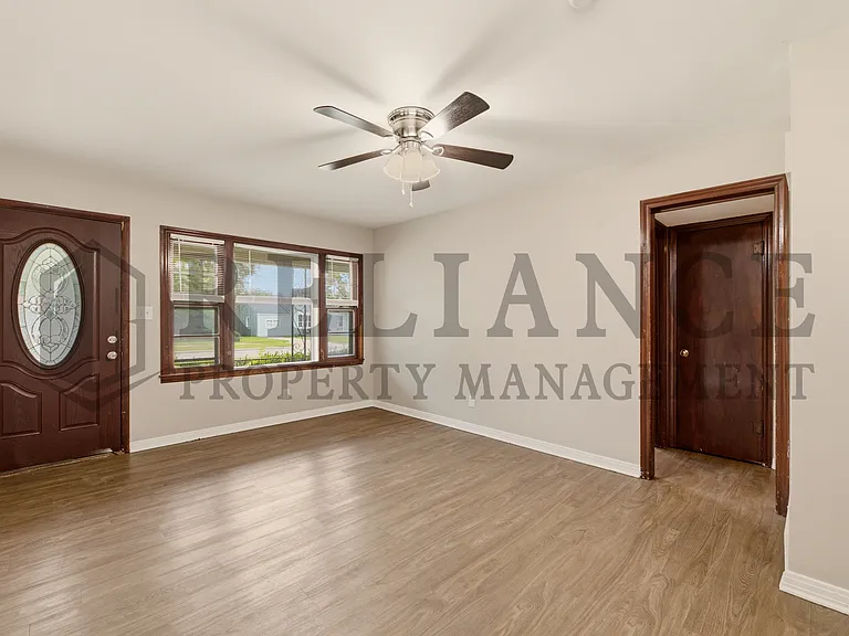 2917 S Walnut St — Photo 17