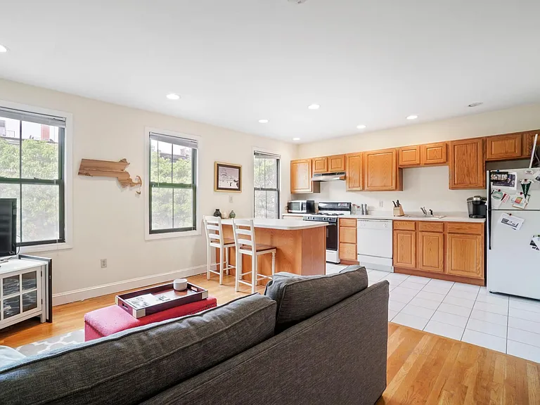 28 Milford St #3 — Photo 10
