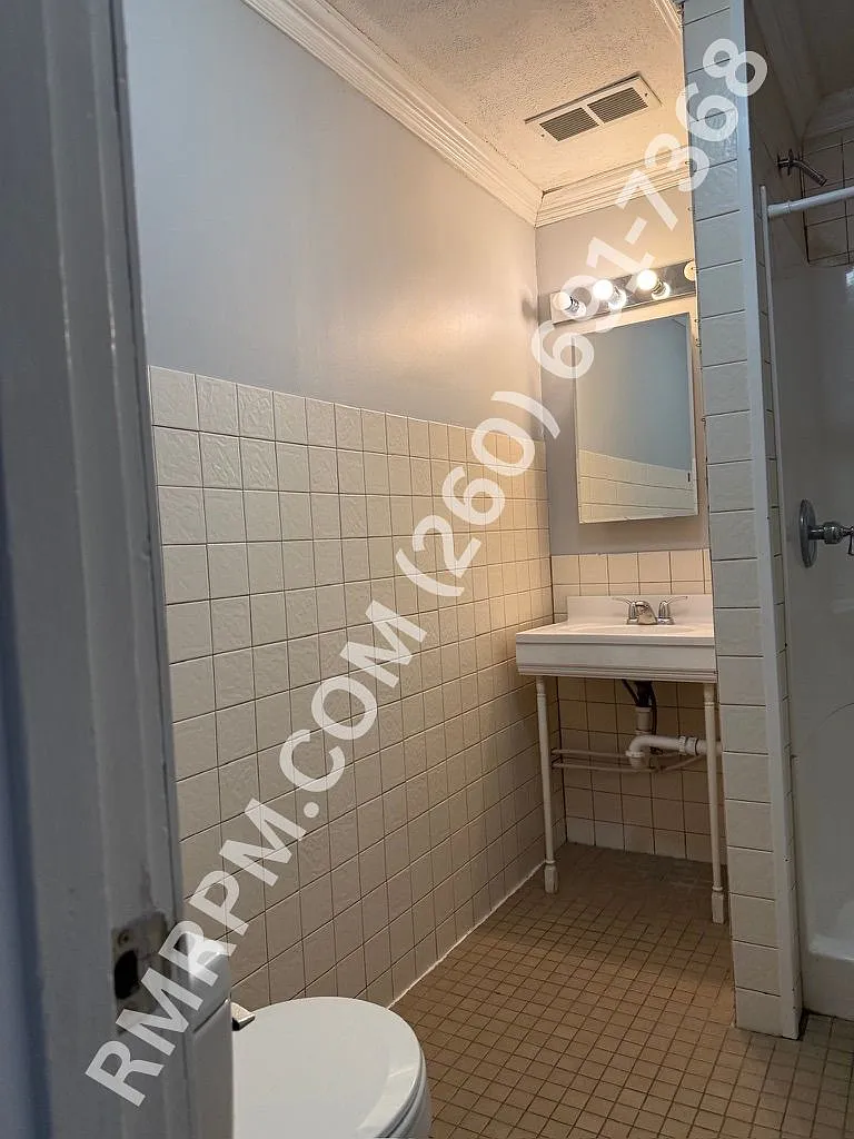 641 Byron St. Huntington - 1 — Photo 4