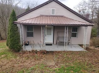 106 Elm St, Ansted, WV 25812