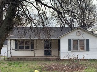 614 NW 3rd St, Minco, OK 73059