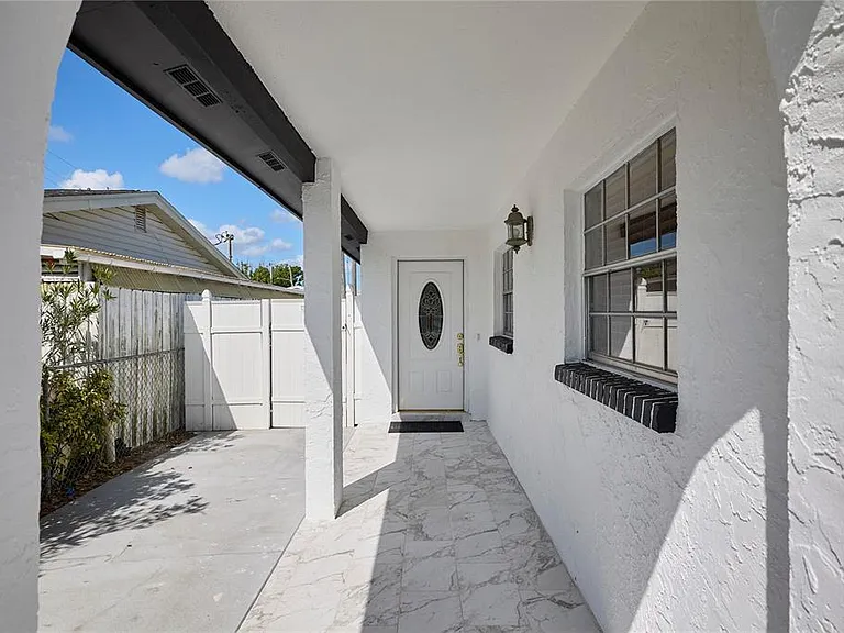 6804 N Hubert Ave — Photo 4