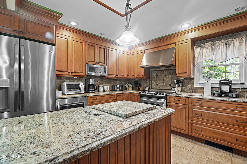 4th image of 43 Paxton Road